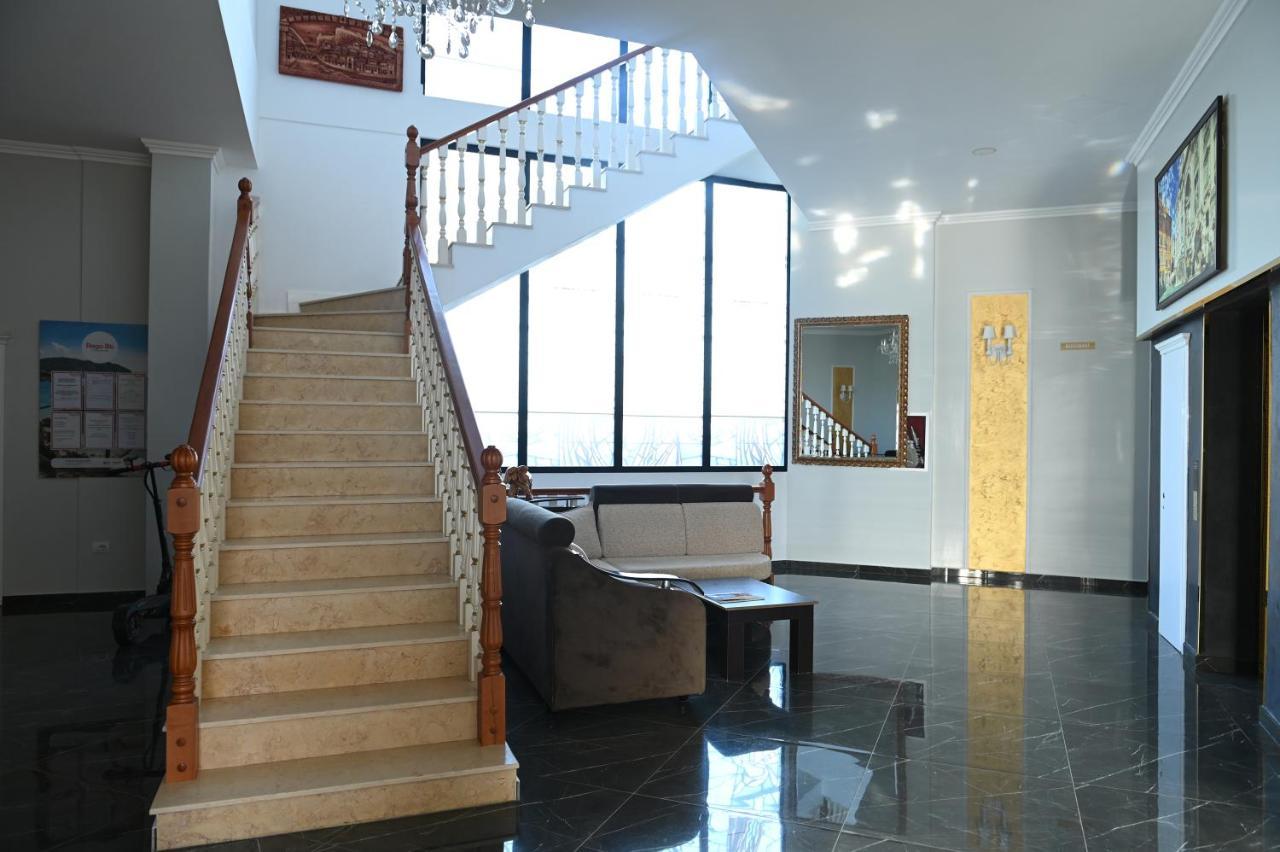 Hotel Onufri 格勒姆 外观 照片